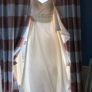 NWT Private Collection size 18 wedding gown